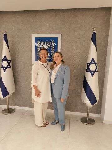מיכל הרצוג, אשת הנשיא ונעמה שייביץ. צילום נילי קאופמן