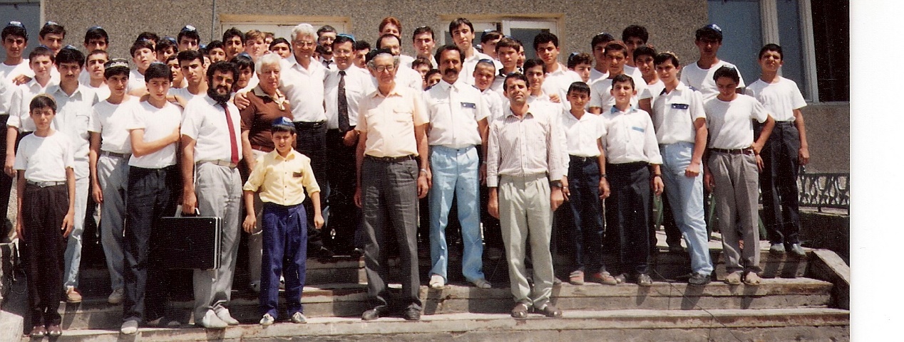 1993: נוער יהודי במחנה קיץ בהרי צ'ימגן (ליד טשקנט) של נוער בוכרי. כמאה נערים שנפשו באווירה דתית. שמעו מאיתנו על עלייה לארץ ישראל, על  ירושלים בירת ישראל ועל הקמתהשל שכונת הבוכרים. נתקבלנו בשירת 'התקווה'.